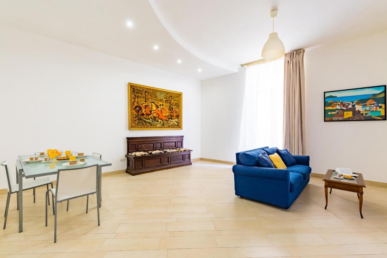 Apartment With Balcony In Palazzo Diaz By Wonderful Italy Neapel Exteriör bild
