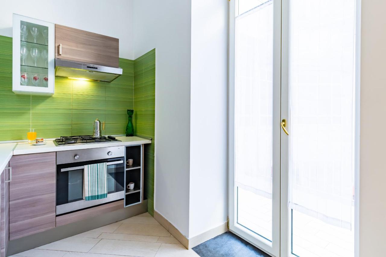 Apartment With Balcony In Palazzo Diaz By Wonderful Italy Neapel Exteriör bild