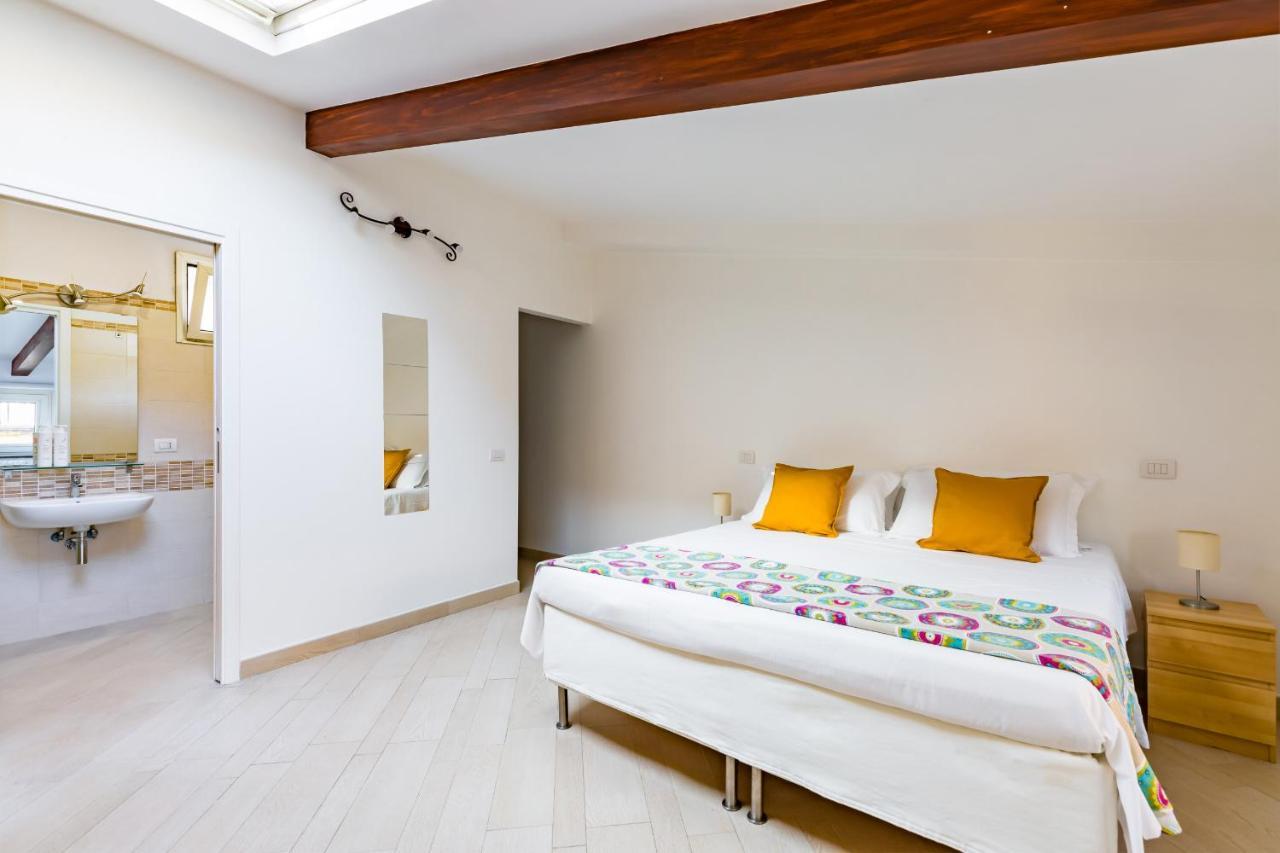 Apartment With Balcony In Palazzo Diaz By Wonderful Italy Neapel Exteriör bild