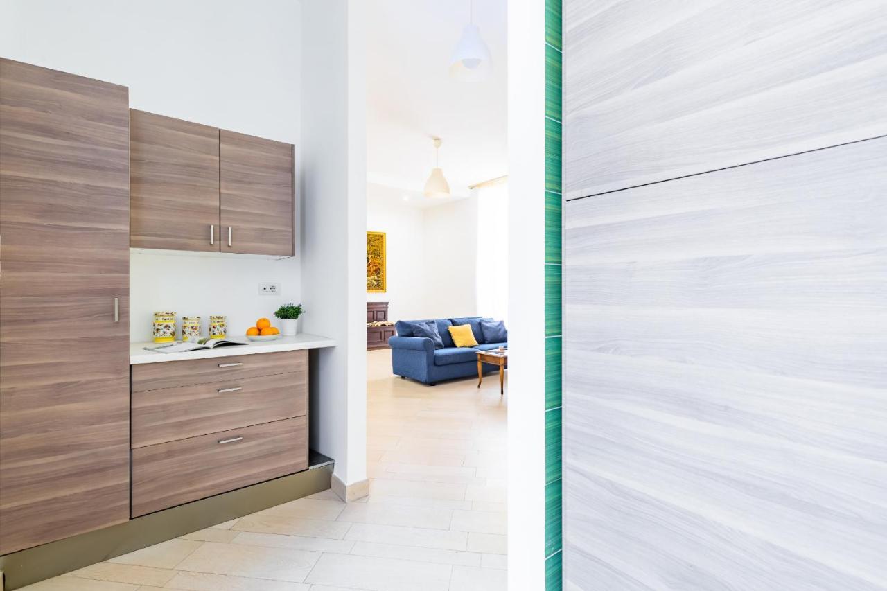Apartment With Balcony In Palazzo Diaz By Wonderful Italy Neapel Exteriör bild
